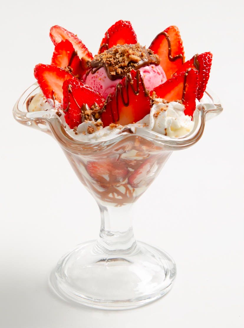 Copa de helado con fresas de Mega Helados