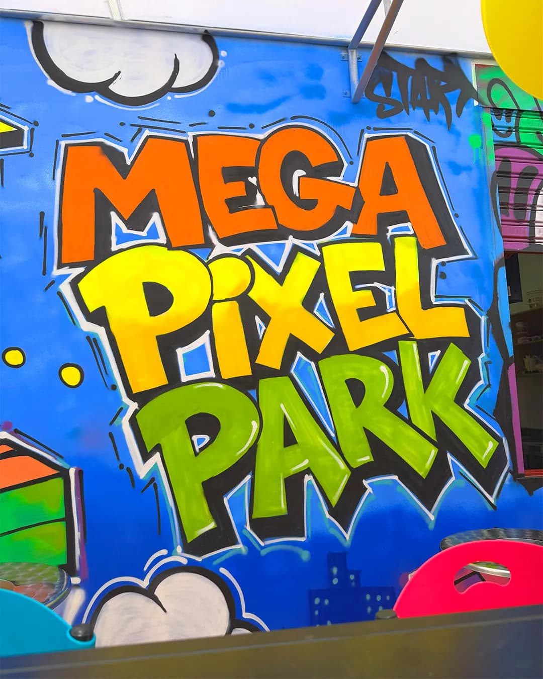 Mural en grafiti con el nombre Mega Pixel Park